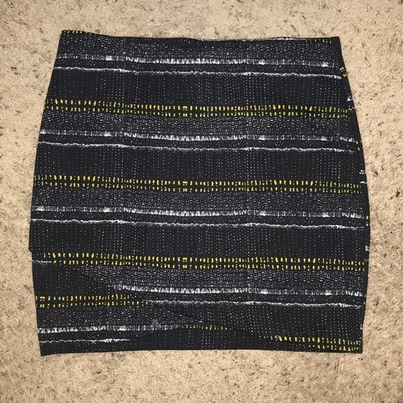 H&M short black mini skirt with tulip overlap S - Picture 1 of 7